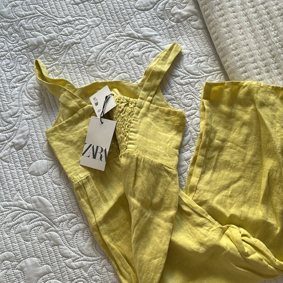 NWT YELLOW JUMPER SIZE 7 yrs. - Picture 2 of 4
